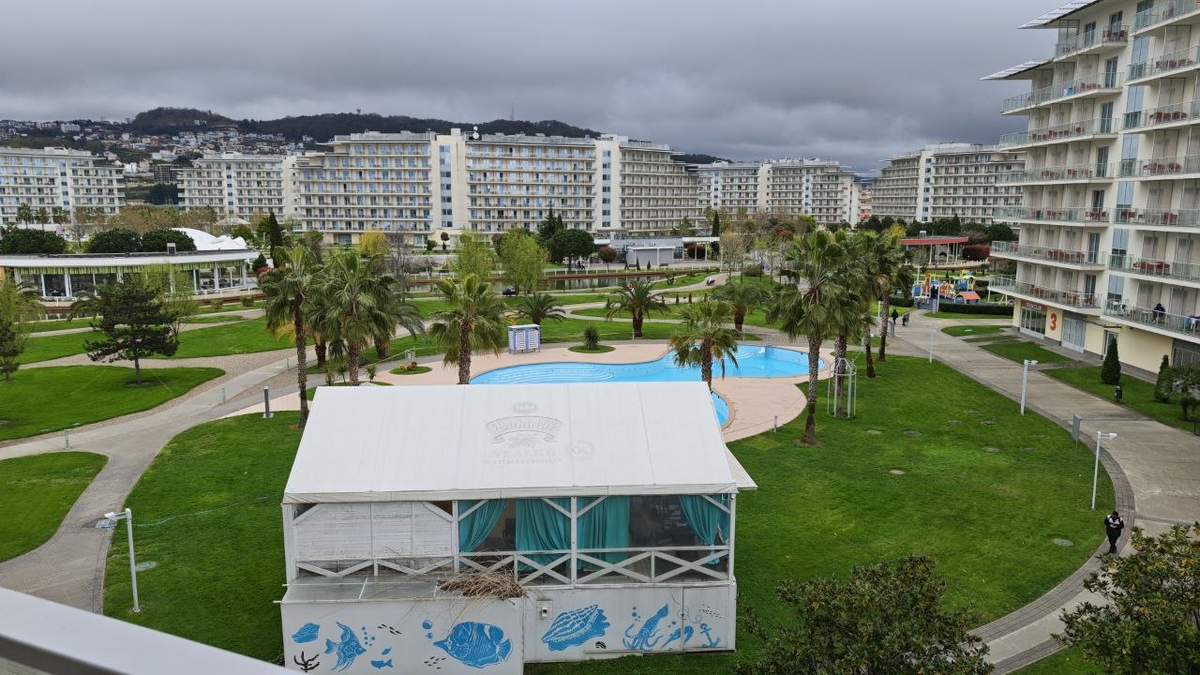 Вид с балкона второго корпуса