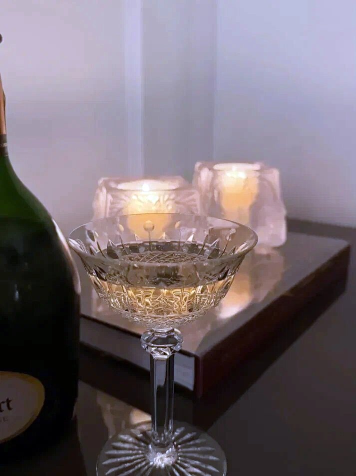    Молодожены после церемонии бракосочетания организовали дома романтический вечер со свечами. Фото: соцсети