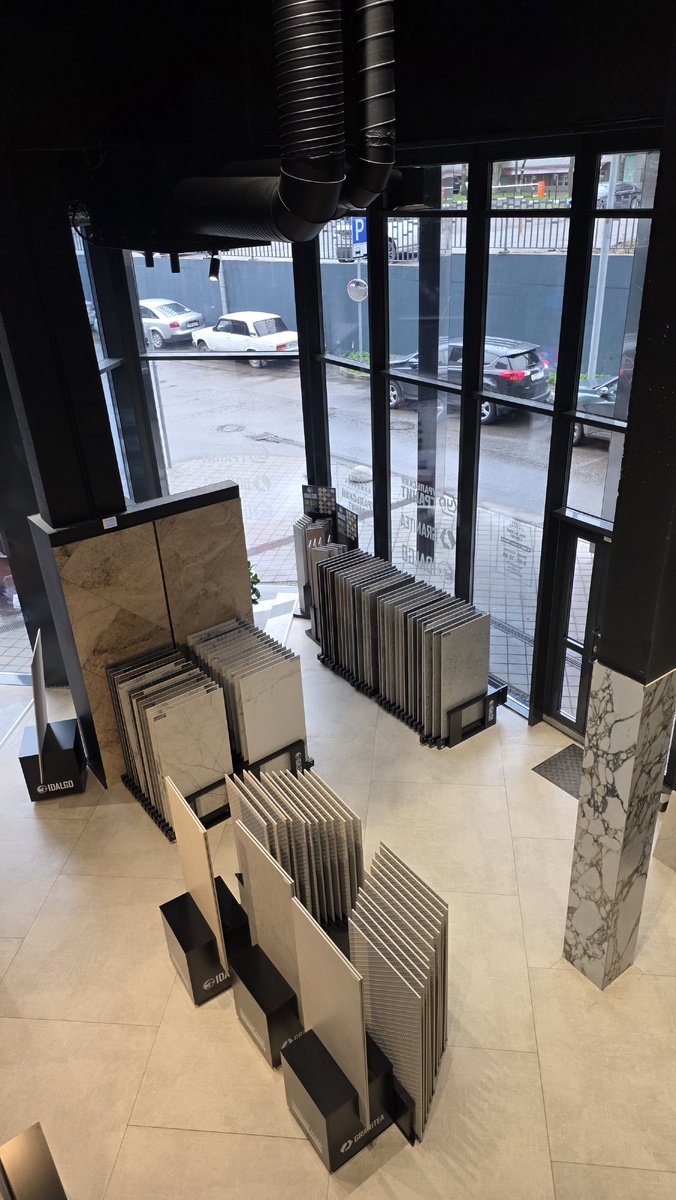 У меня тут аж два этажа и 17 розеток