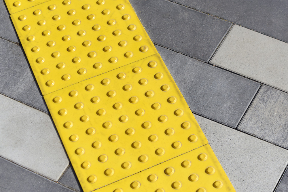 Тактильная плитка с усеченными конусами
