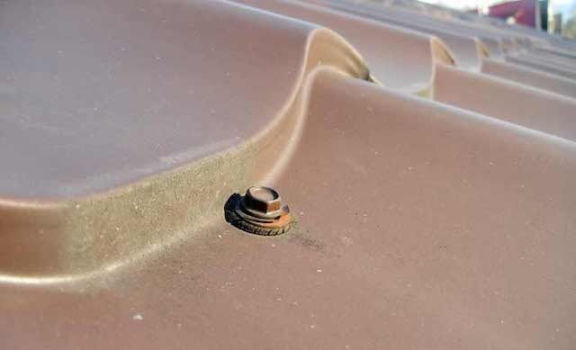 Кровельный саморез с шайбой и резиновой прокладкой