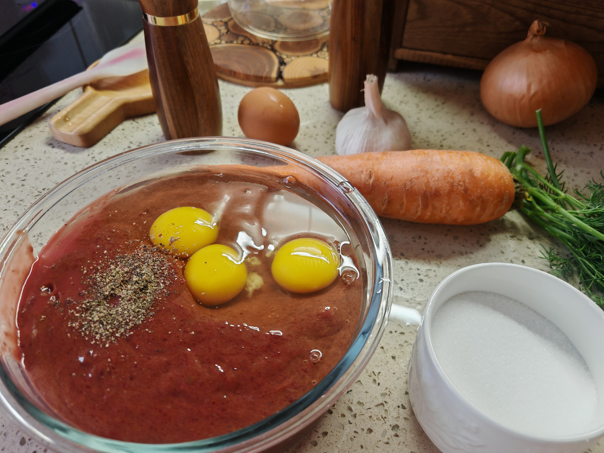 Еще чуть-чуть и "тесто для торта" готово.