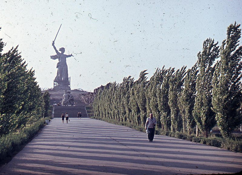 Монумент «Родина-мать зовёт!». Фотограф Виктор Горкин. 1965–1969 годы. Источник