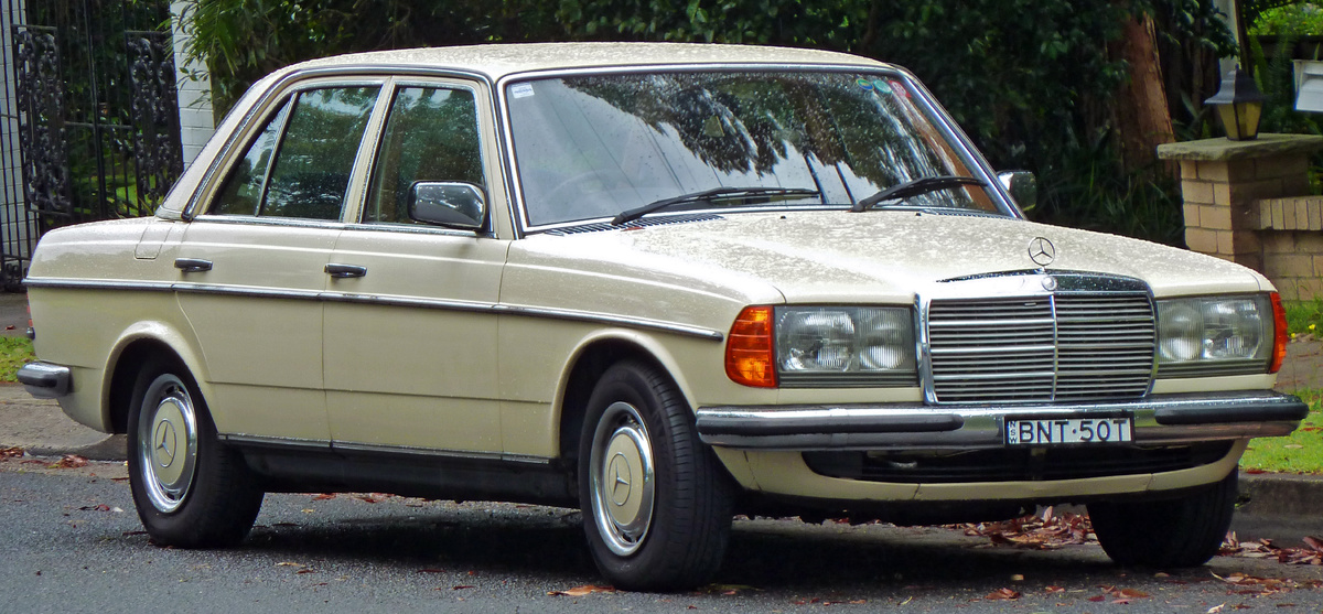 1979 Mercedes-Benz 280 E (W 123) sedan. Автор фото OSX, является общественным достоянием.