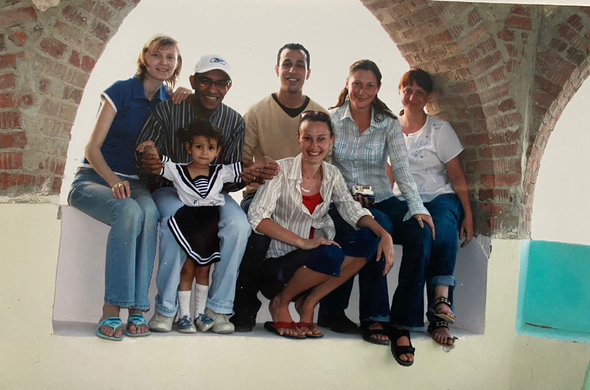 Одна из множества компаний друзей. Снято в закрытом, в настоящее время ресторане Фельфеля.