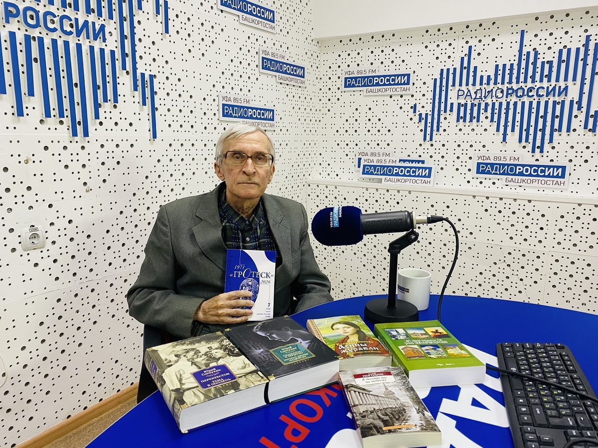    В "Переплете" представили первую в истории Уфы книгу о студенческом театре