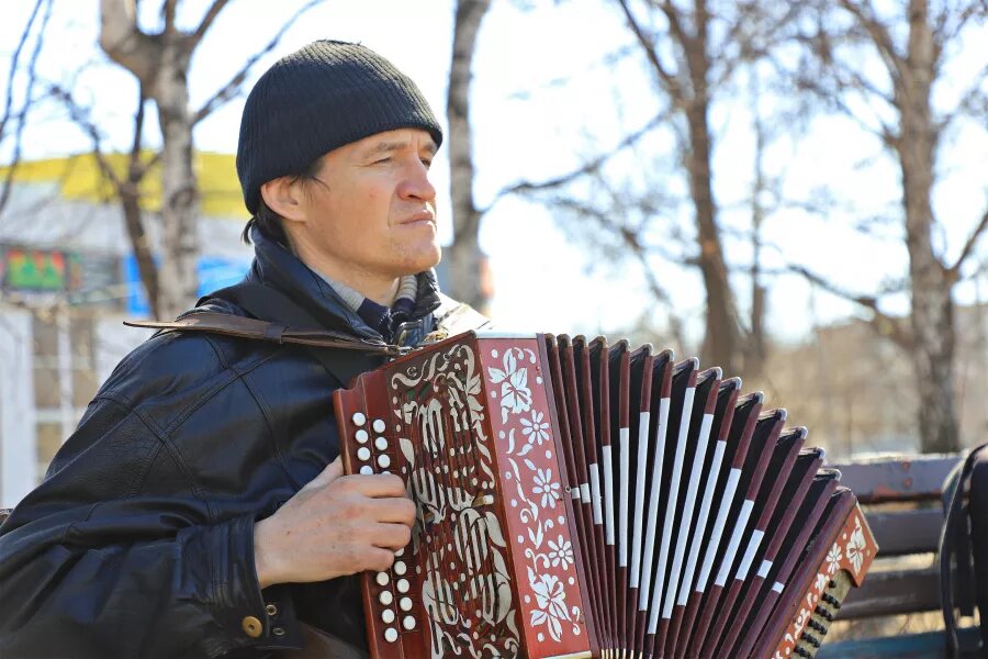 Антон Степаненко, уличный музыкант Сергей Кулыгин "БР"   📷