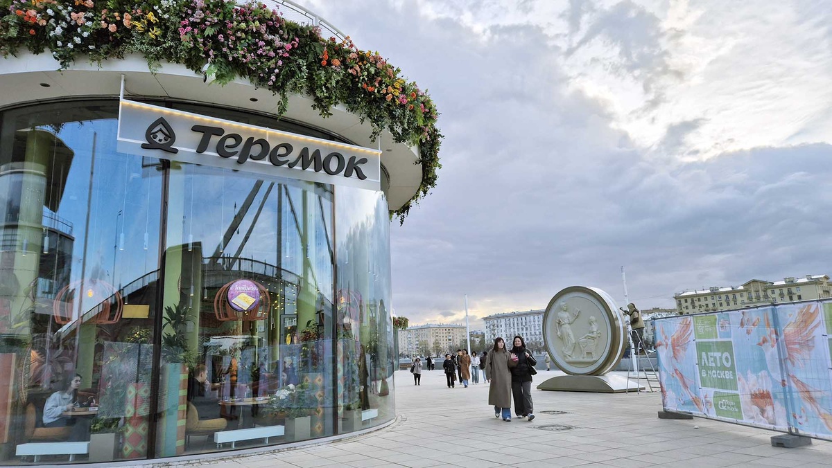 Только посмотрите, как выглядит "Теремок" на Пушкинской набережной!