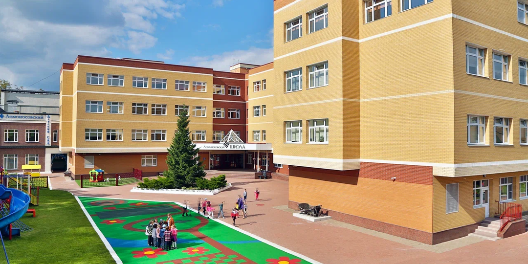 Школа за 1,8 млн в год: за что платят родители на Рублёвке