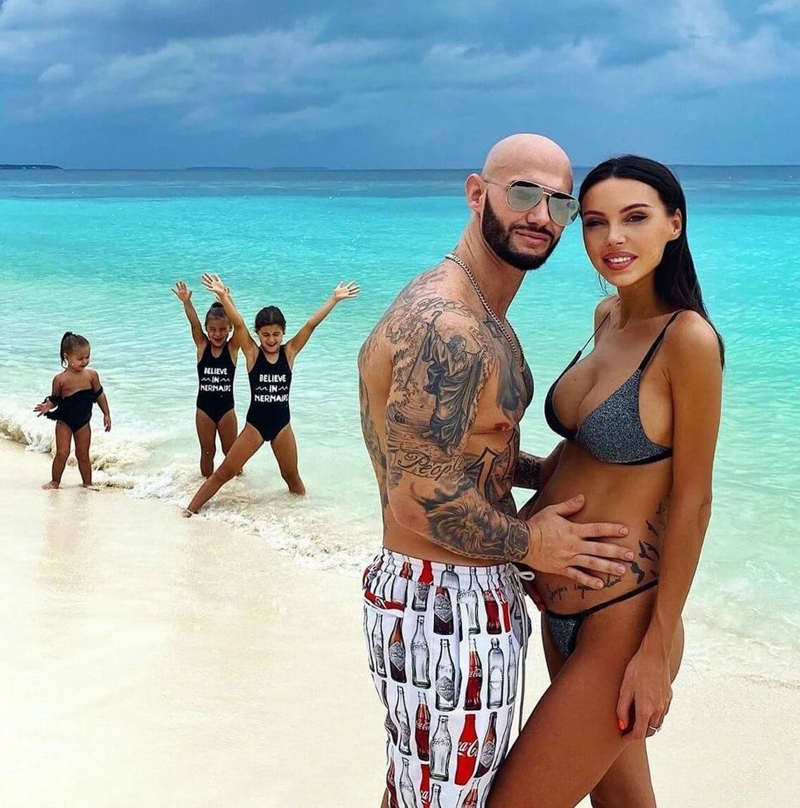 Джиган и Оксана Самойлова с детьми в ожидании четвертого малыша