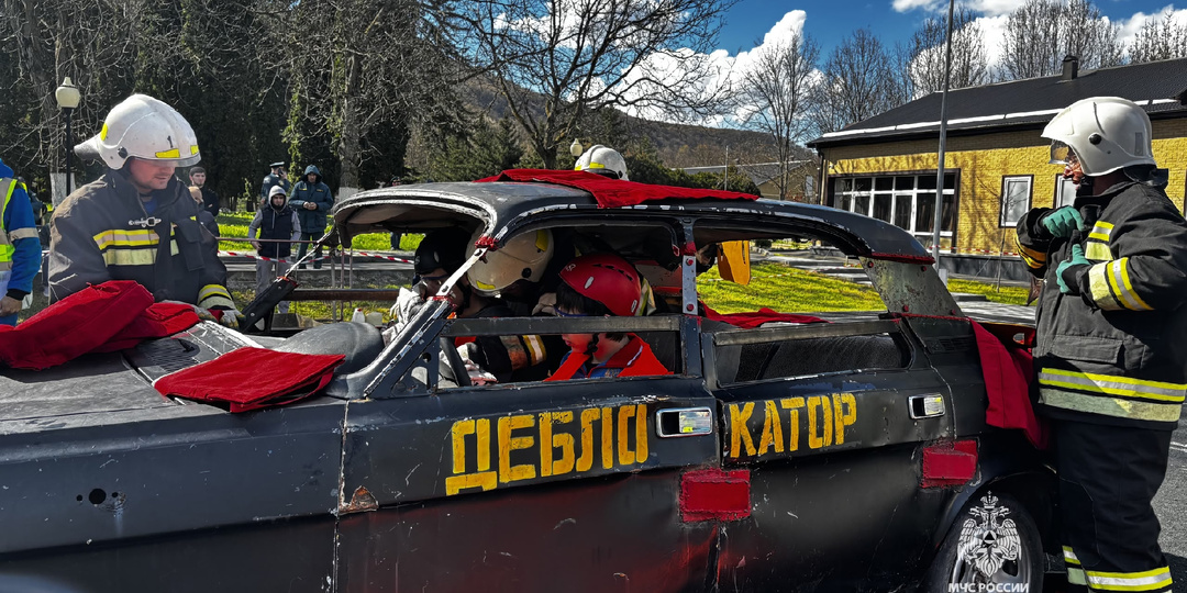 Пожарные Карачаево-Черкесии принимают участие в соревнованиях по проведению аварийно-спасательных работ при ликвидации последствий ДТП
