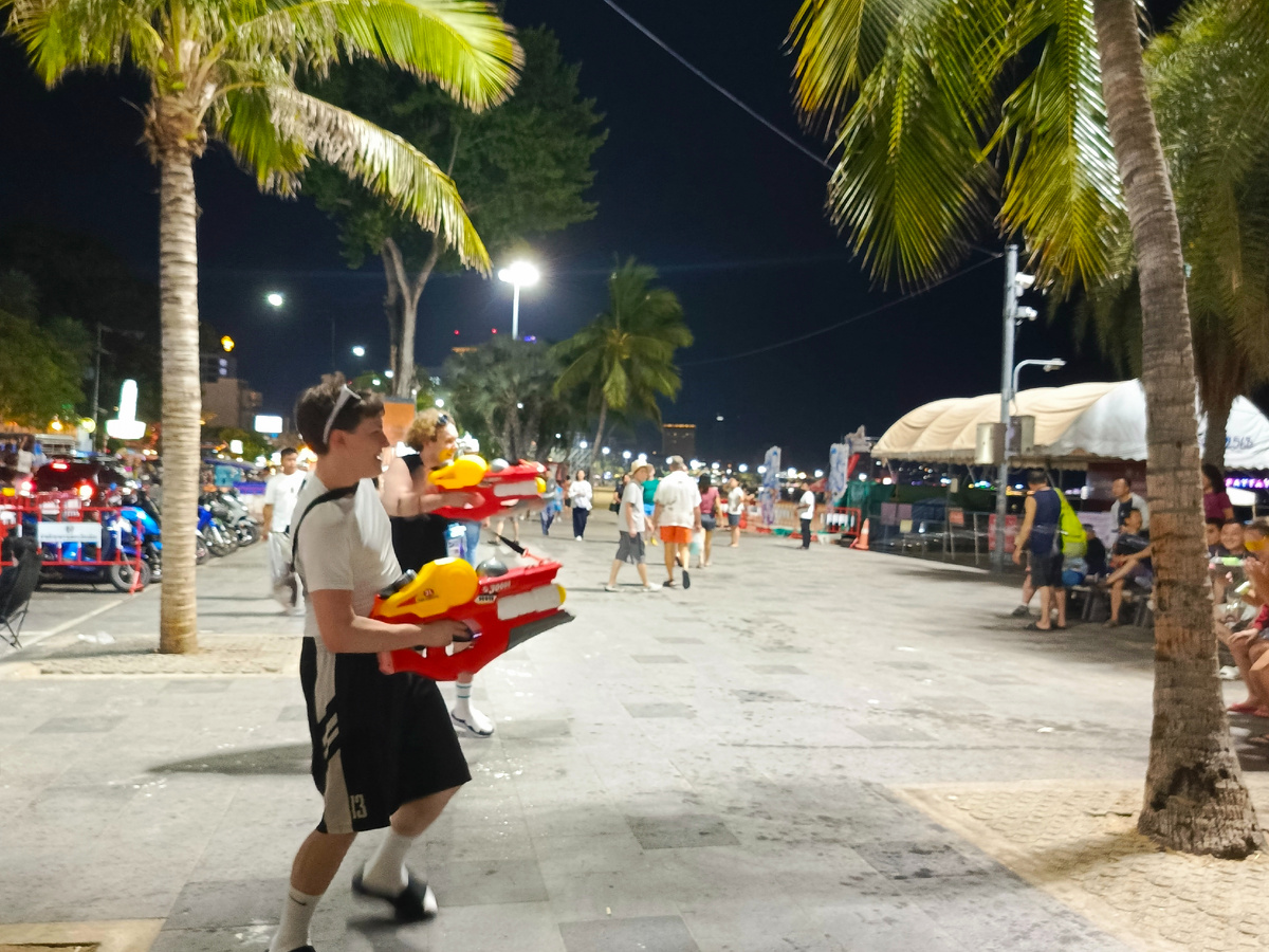 Водяные автоматы необходимый атрибут тайского нового года