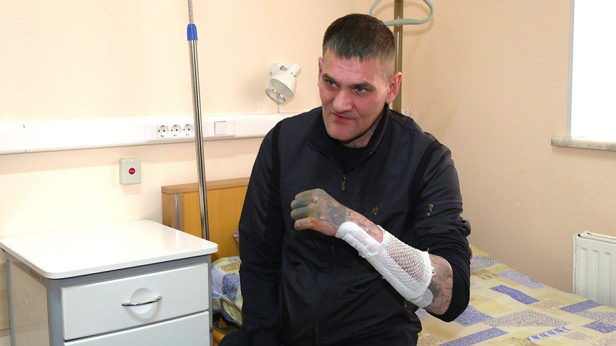    Сургутские микрохирурги спасли руку бойцу СВО