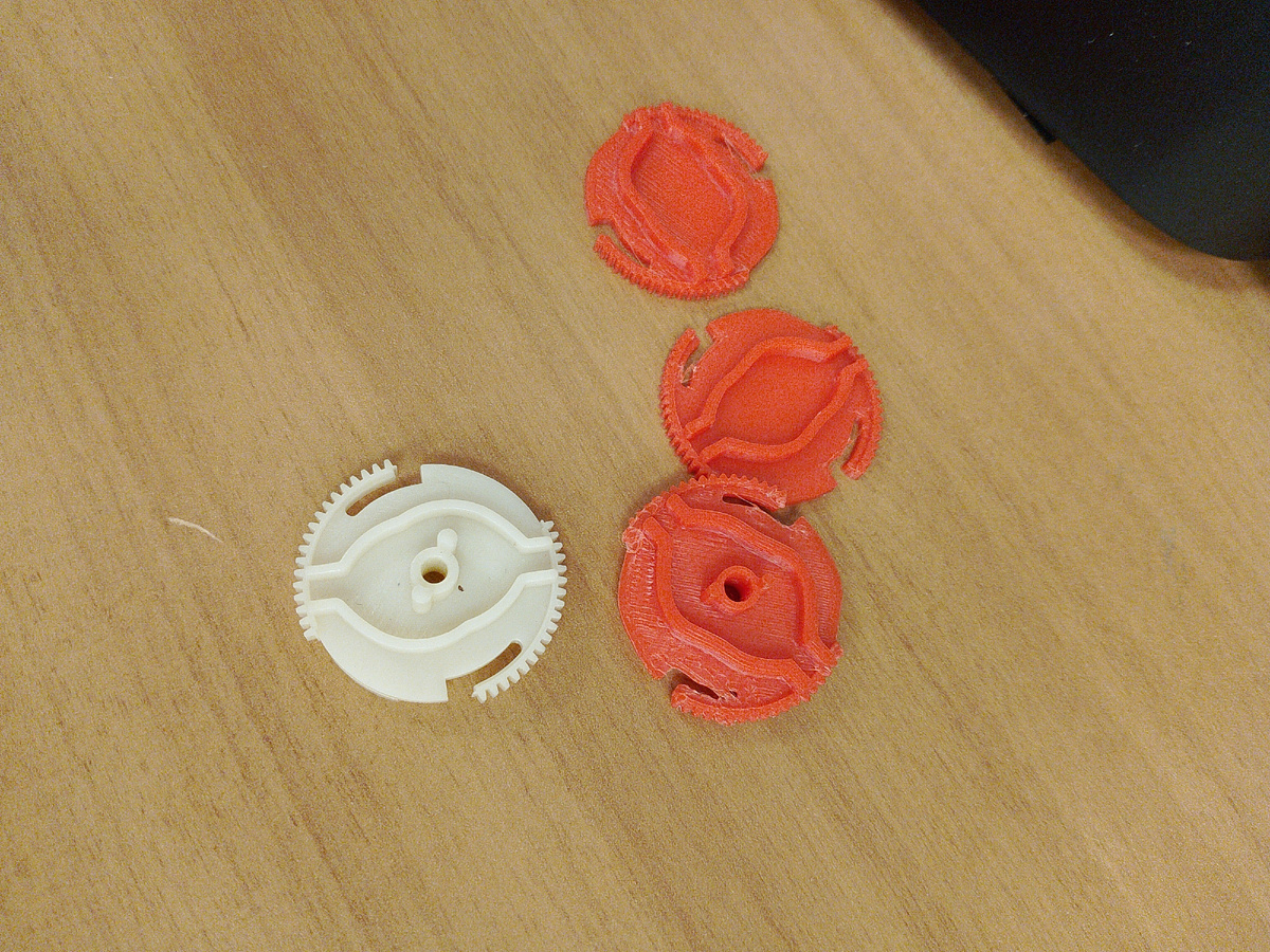 Шестерня-образец слева