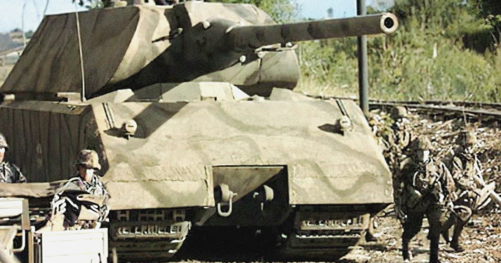 Глядя на проблемы и безумный расход топлива 200-тонного Maus, немцы решили закрыть проект. Сколько он ел бензина на 100 км