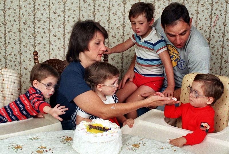 Выжили только трое: в 1985 году женщина родила сразу семерых детей. Как сложилась их судьба