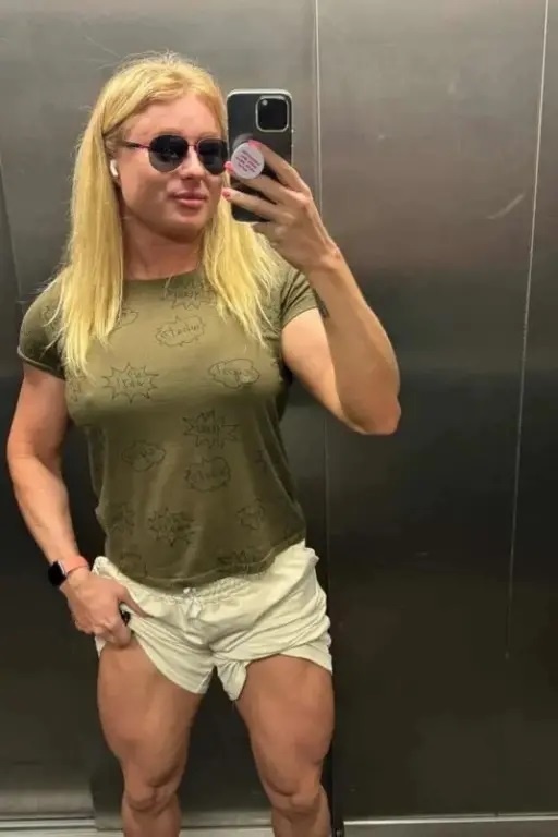 Анна Трегубенко. Дата и место рождения: 2 июля 1989 (36 лет), Москва
Семейное положение: Константин (в разводе, 1 ребёнок). «Да, лишнего веса у меня никогда не было, но лет с 14–15 было отчетливое желание иметь много мышц. Я всегда с восторгом смотрела на накачанных женщин — такими восхитительно сильными и в то же время женственными они мне казались!»