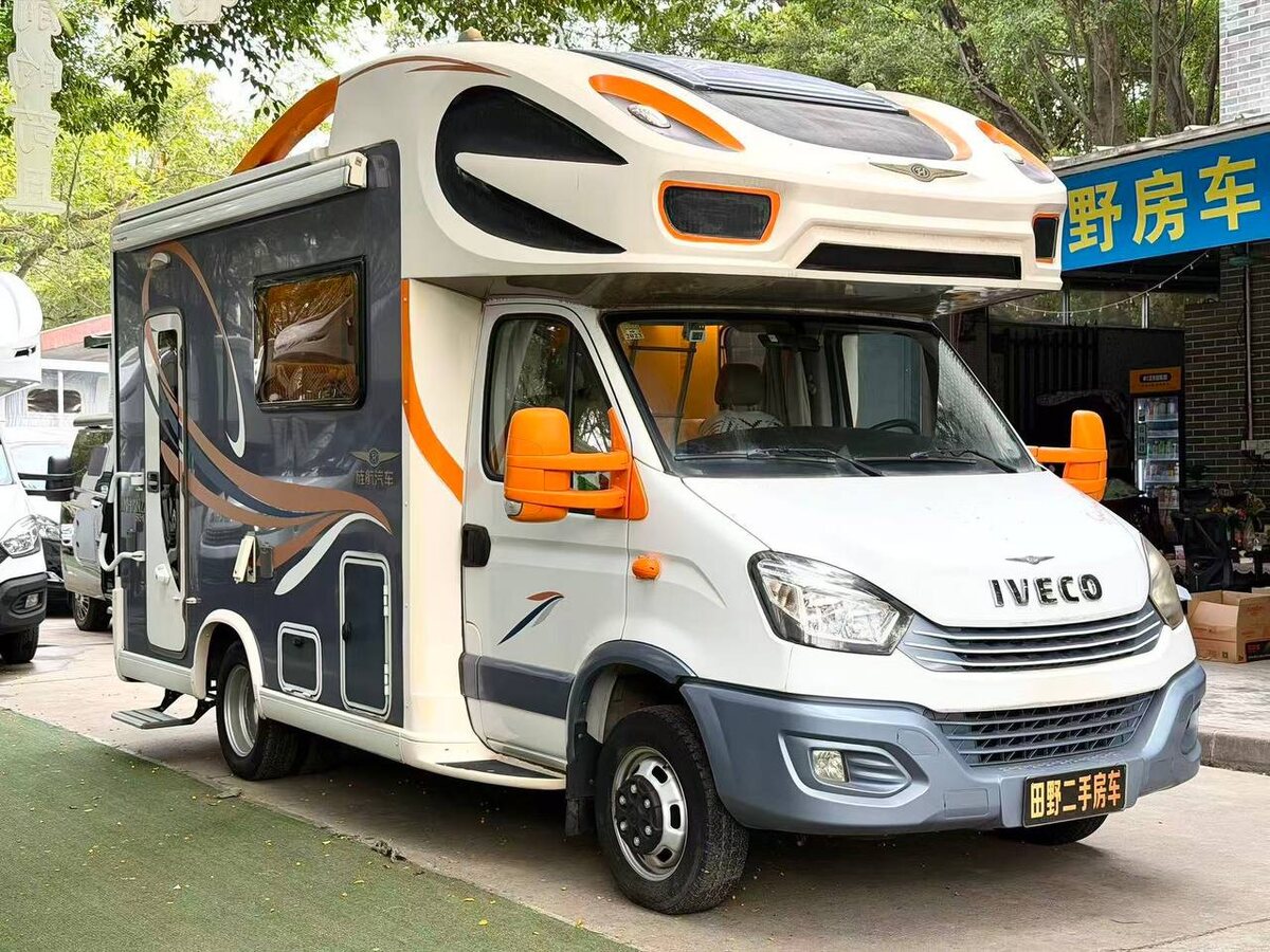 Автодом из Китая на базе Iveco Daily: высокий альков, автомат и просторный кузов — avtodom16