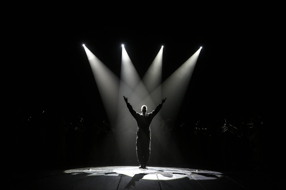    Сцена из спектакля «Оркестр мечты. Медь»