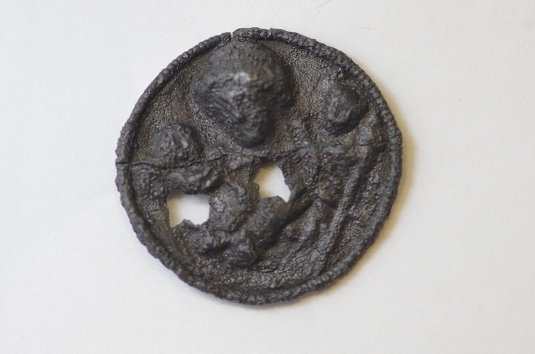 Золотые украшения и плата Харону: что нашли в могиле знатной женщины из Горгиппии