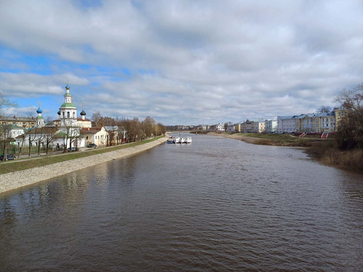 Город Вологда на реке Вологда