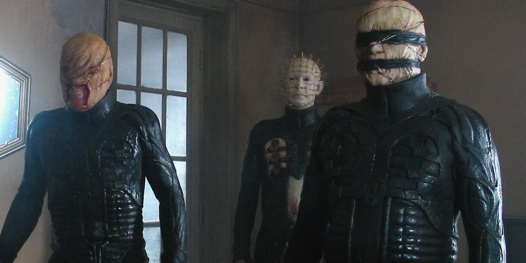 Почему Щелкун из фильма "Восставший из ада" постоянно щёлкает зубами?