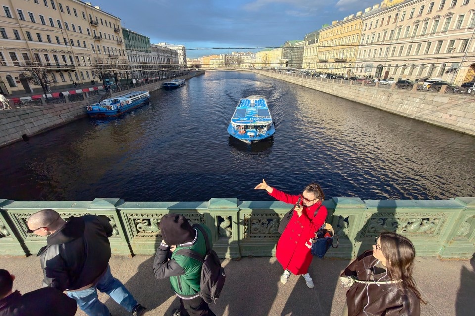    В Петербурге ожидается большой поток туристов на майские праздники. Алексей БУЛАТОВ