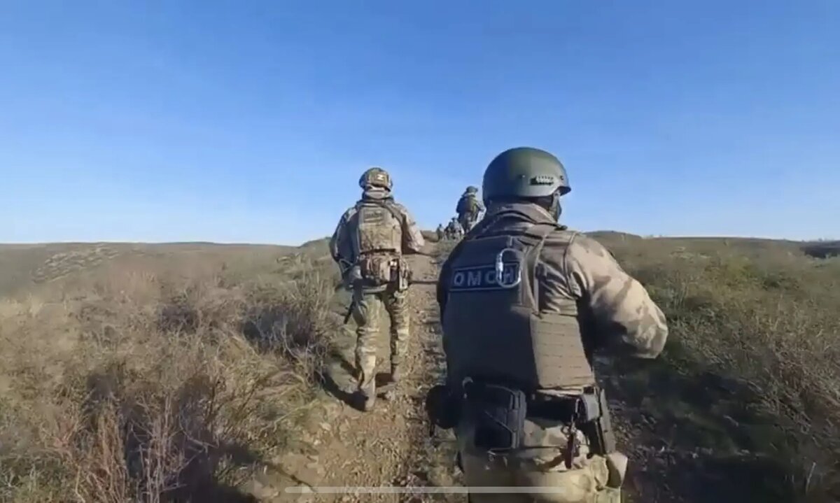    Один полицейский погиб, трое ранены при задержании преступника в Оренбургской области: онлайн