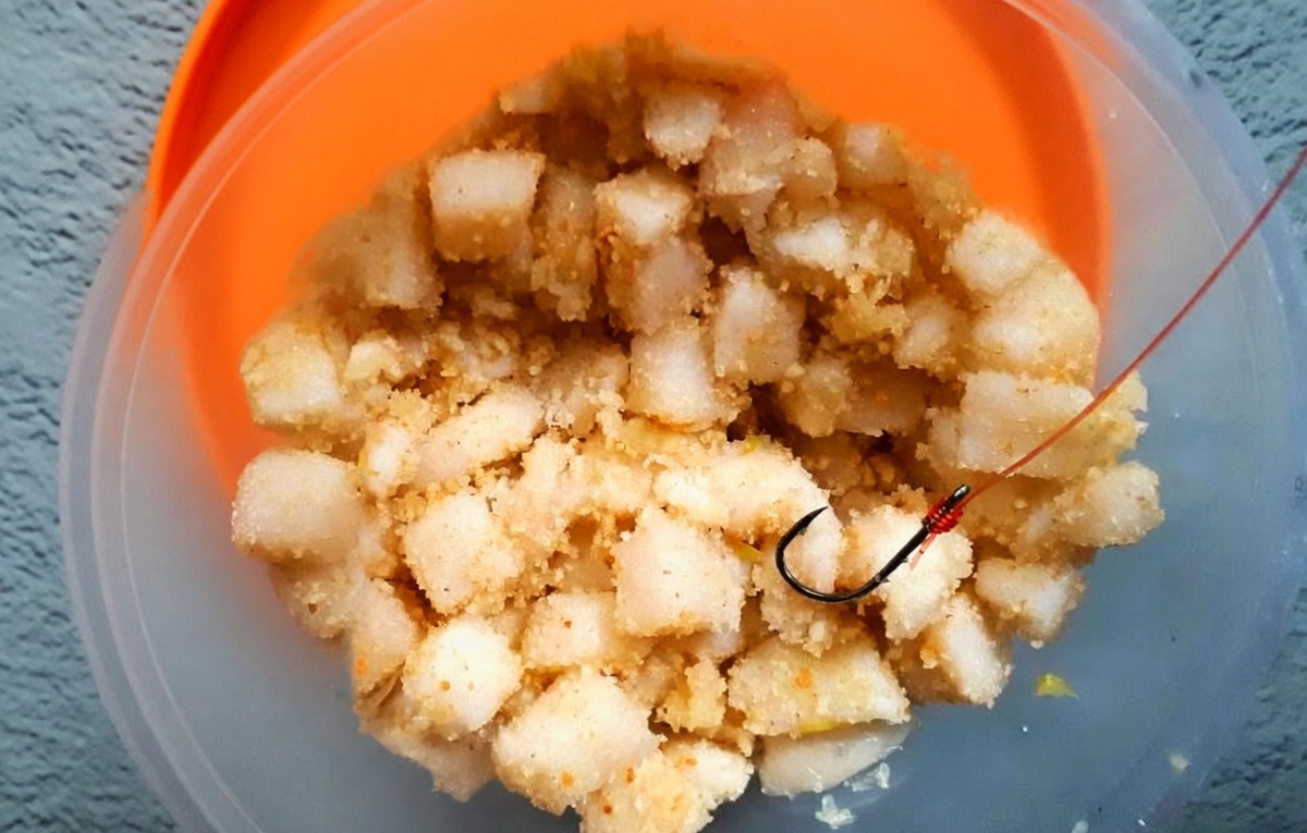 Сало можно пересыпать панировочными сухарями