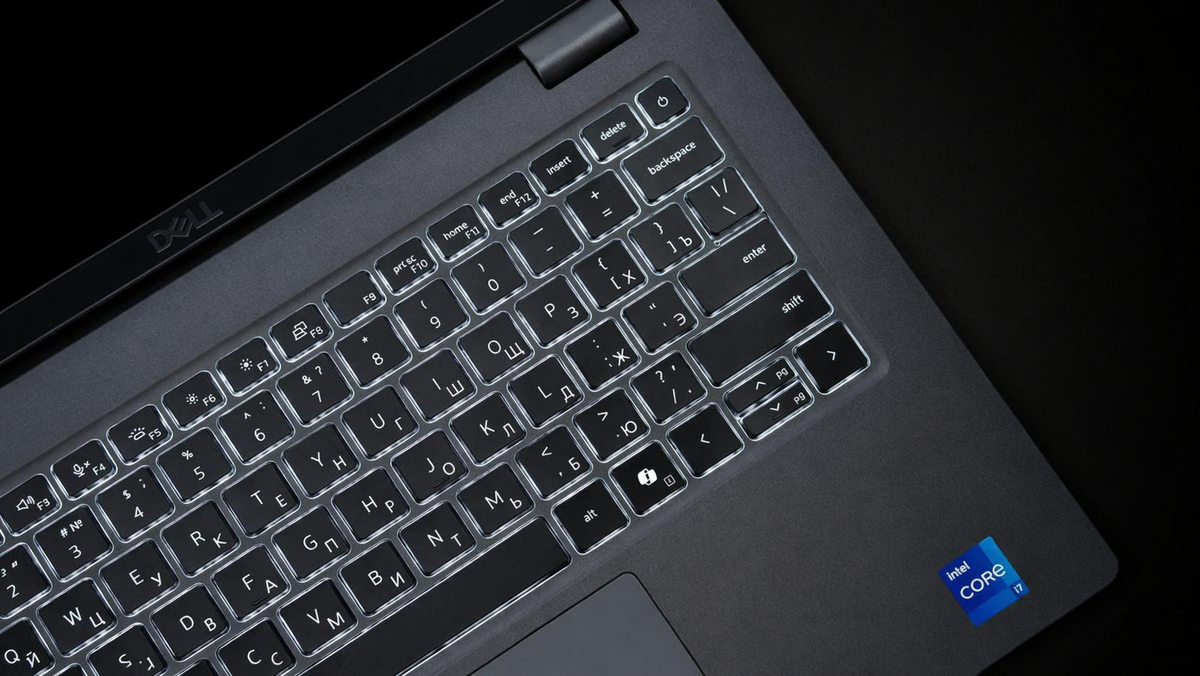 Процессор: Intel Core i5‑1335U, оперативная память: 16 ГБ DDR4, накопитель: 512 ГБ SSD, экран: 14″ (1920×1080, Full HD, сенсорный, IPS), графика: Intel Iris Xe Graphics, ОС: Windows 11 Pro, время работы: до 10–12 часов, корпус: Latitude (деловой, строгий, прочный)