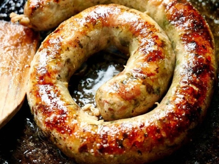 Вкусно и натурально:домашняя колбаса жареная на сковороде