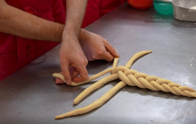 Почему хала плетется косичкой? Секреты и заповеди