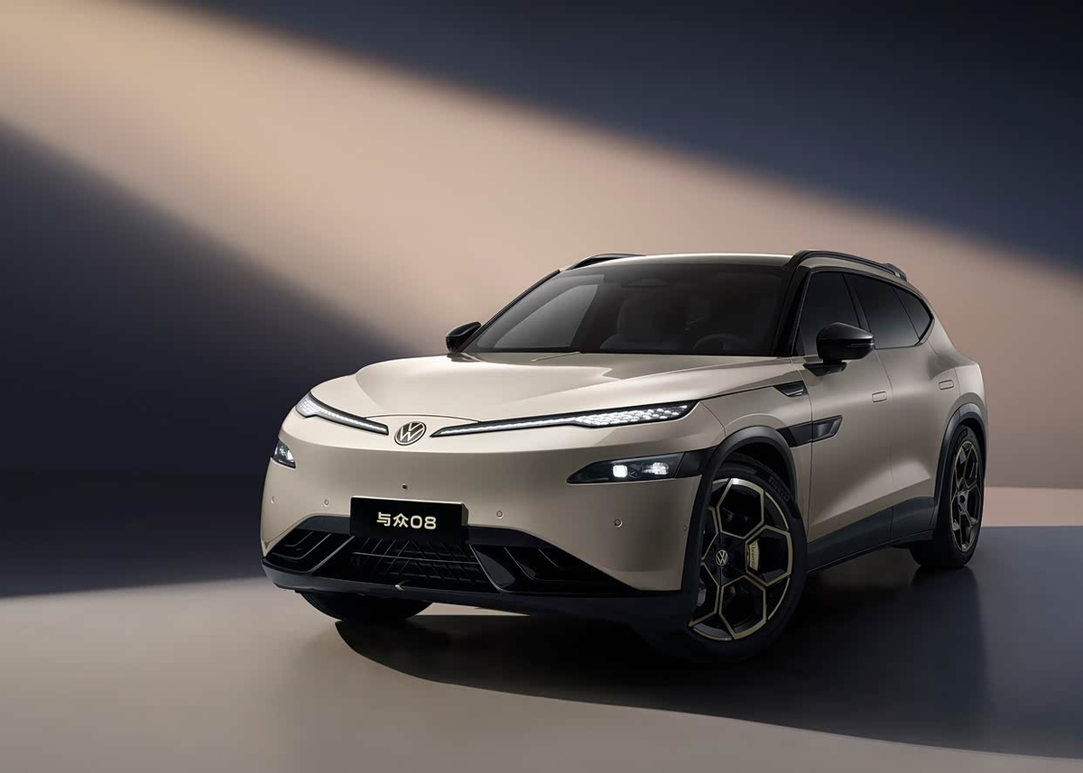 Объявлен старт продаж нового кроссовера Volkswagen Unyx 08