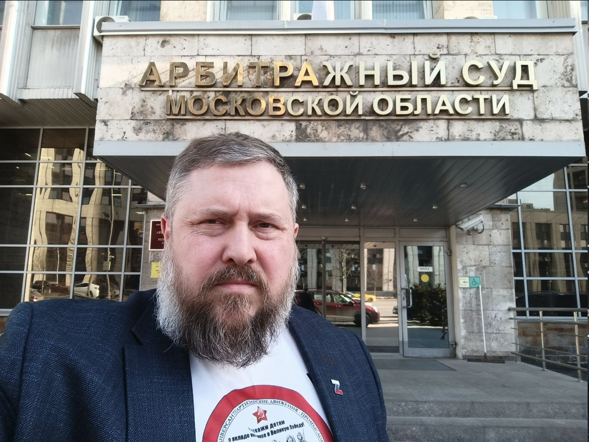 Фото сделано 23 марта 2026 года по окончании судебного заседания. 