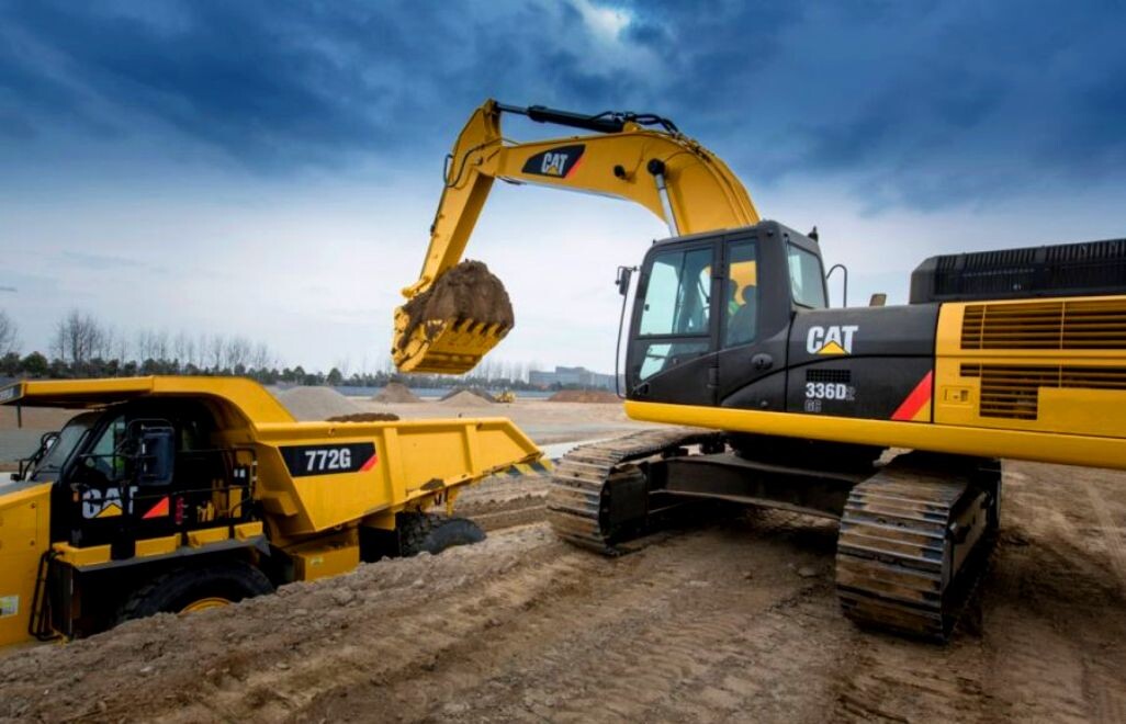 Гусеничный экскаватор Cat-336 массой 36 тонн, который выпускался в России до 2022 года