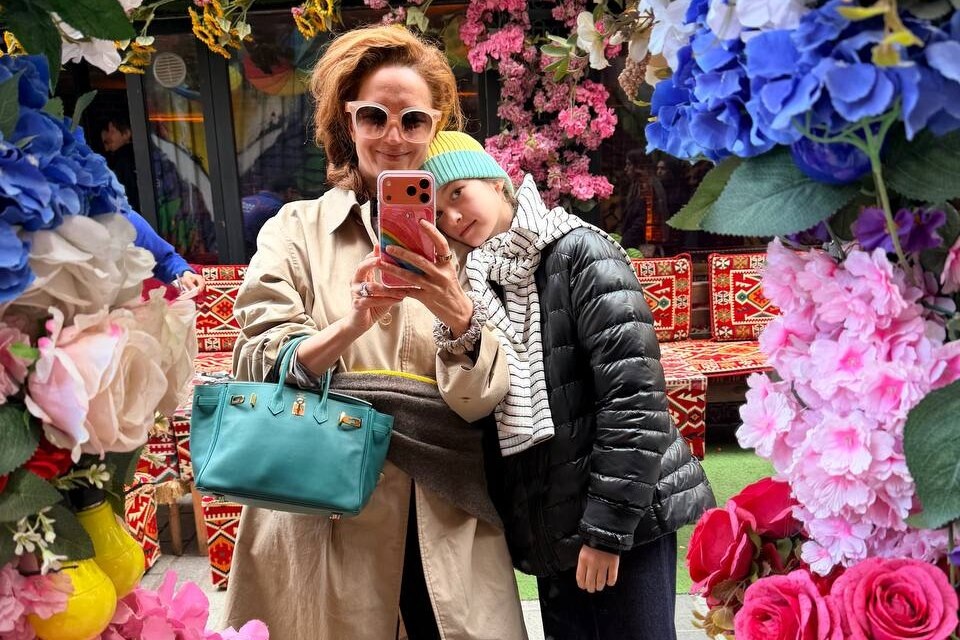     «Варя страшно волновалась»: Виктория Исакова вместе с 10-летней дочерью снялась в Турции