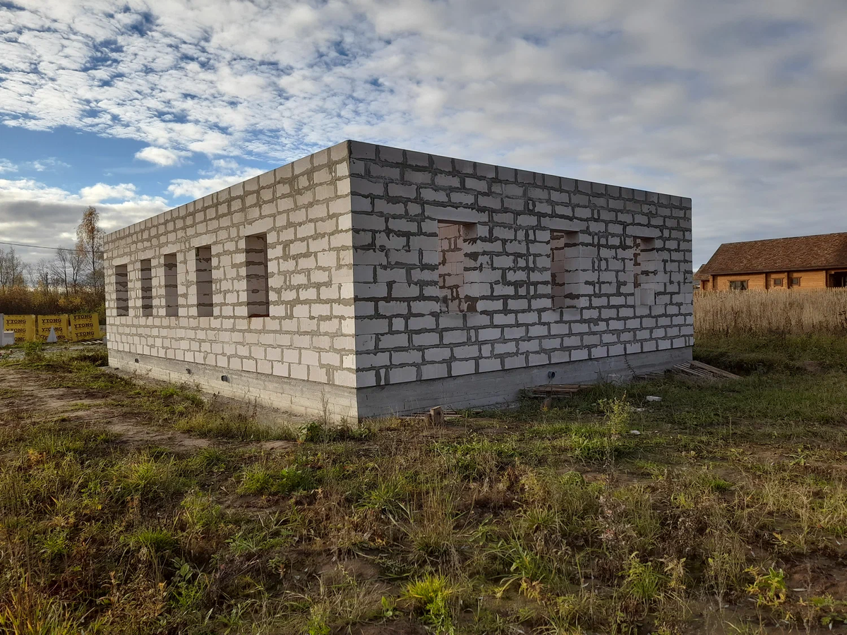 Дом из газоблока на этапе строительства