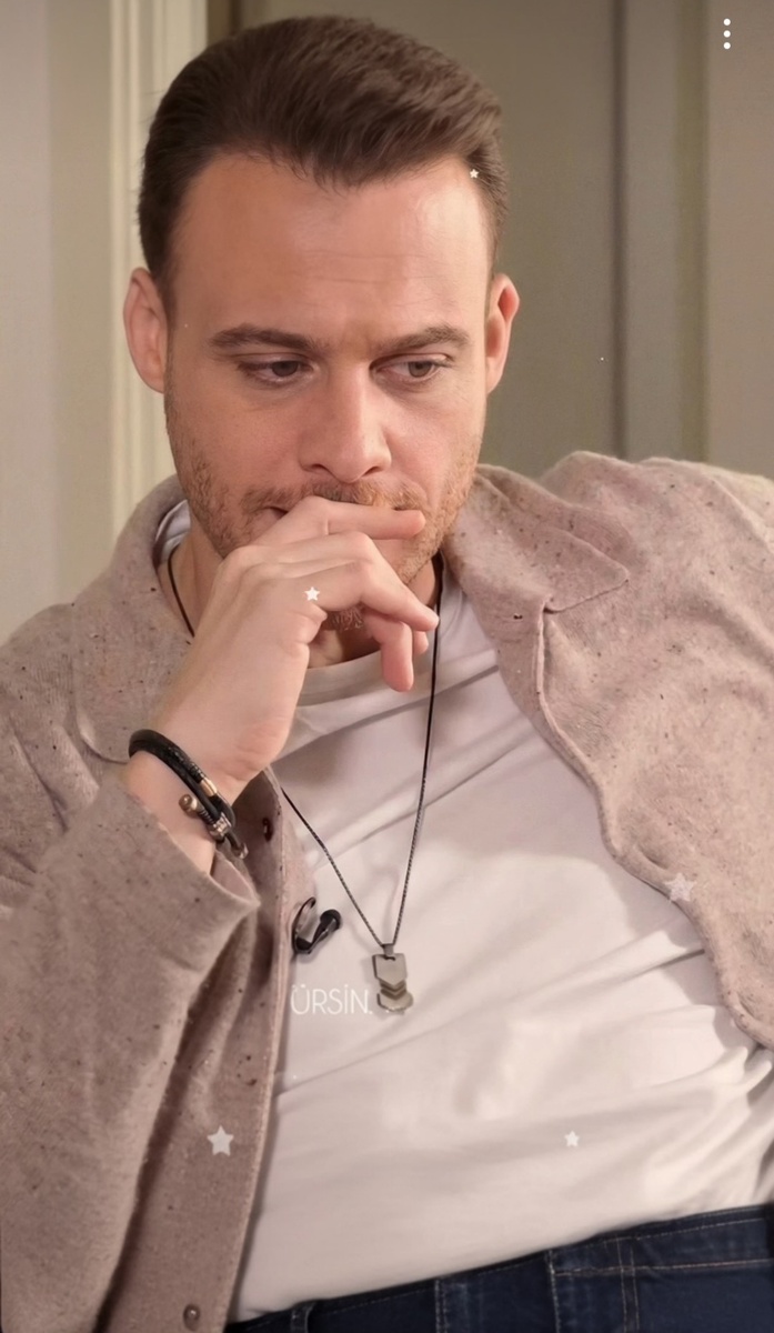 Керем Бюрсин. Фото иг.