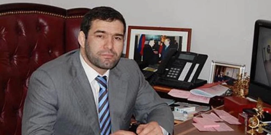 А когда он своровал первый миллион- почему никто этого не заметил? - а кто обязан был это "заметить"- как наказан?