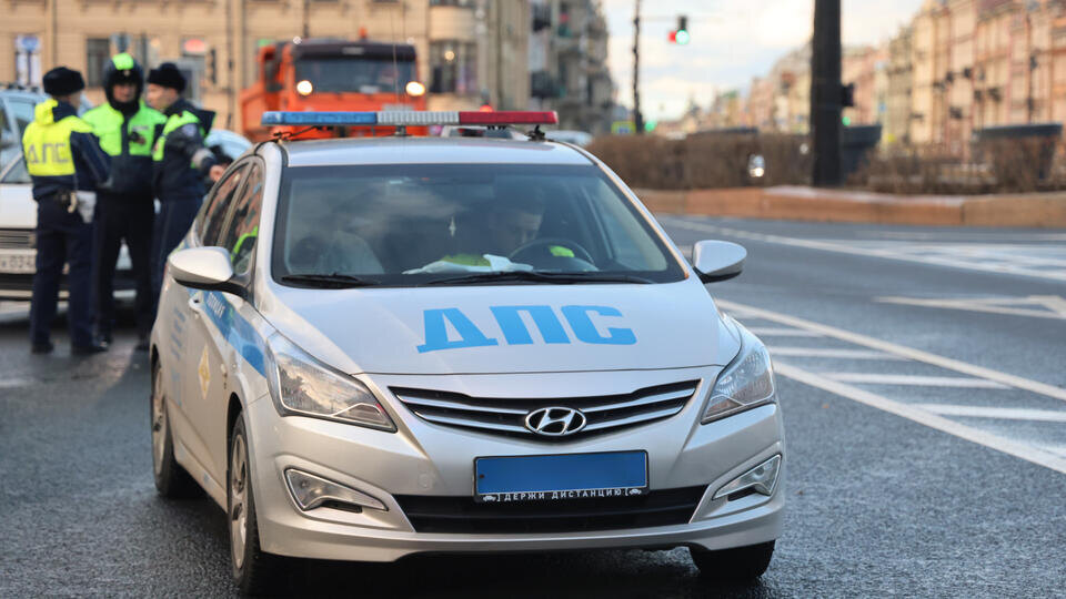     BMW утонул в Обводном канале в Кронштадте ИЗВЕСТИЯ/Валентин Егоршин