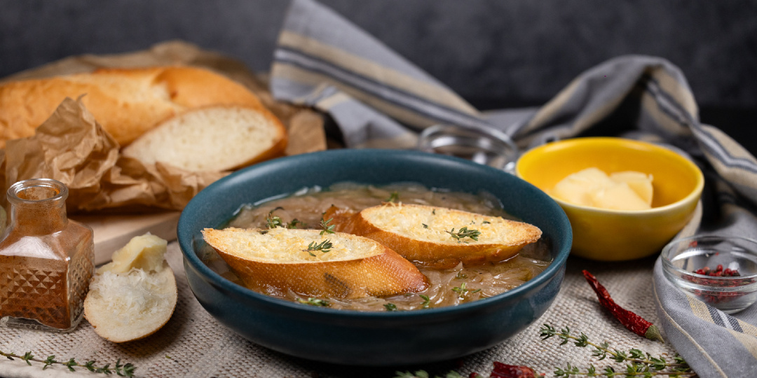 Луковый суп: как сделать из простого ингредиента блюдо ресторанного уровня