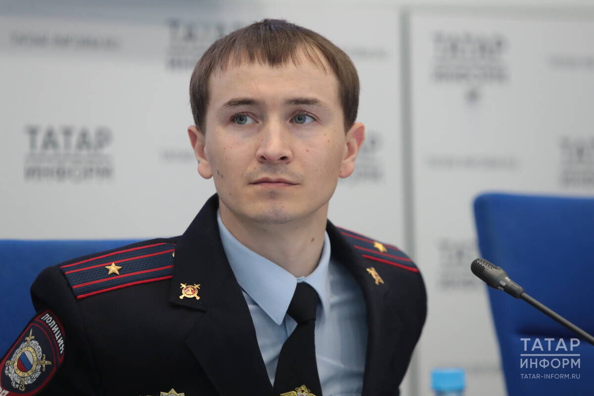 Радис Юсупов: «Хочу напомнить, что мошенники могут предъявлять поддельные документы, подделывать лица и голоса»Фото: © Рамиль Гали / «Татар-информ»