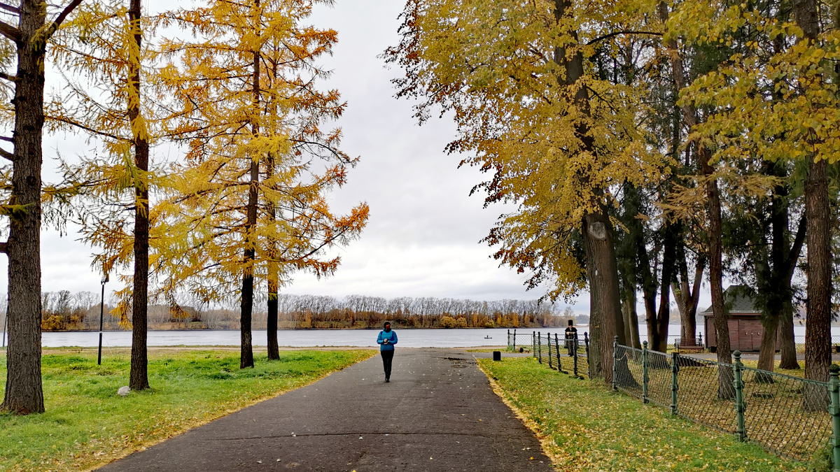 На территории Угличского кремля, октябрь 2019 года.