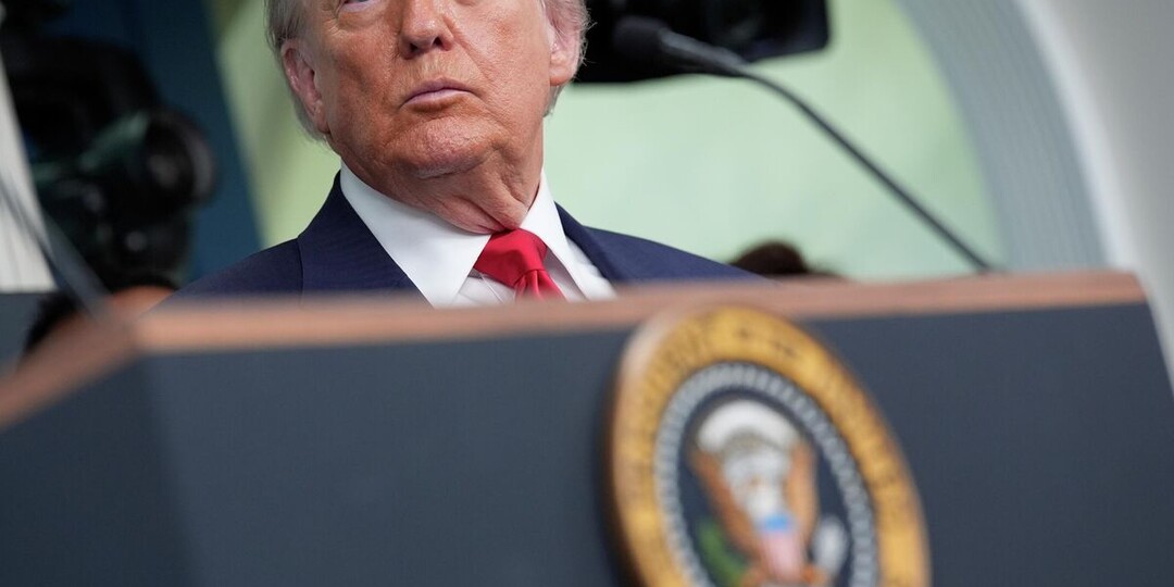 Трамп продлил запрет российским судам заходить в американские порты