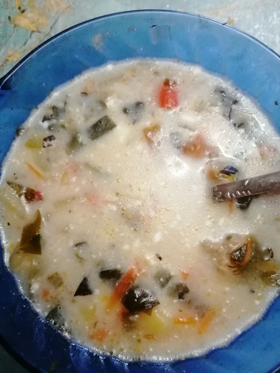 Суп , добавила сметану.