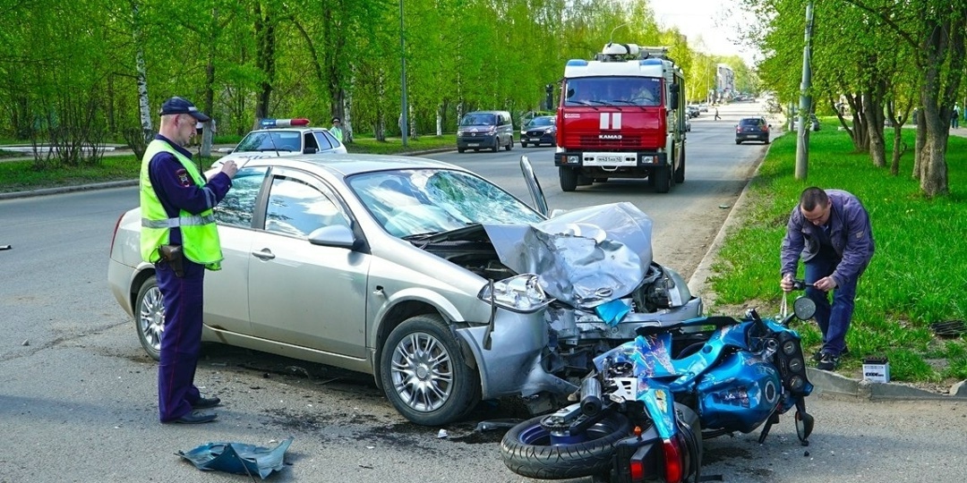 Мотоциклист, помни - когда ты останавливаешься, чтобы помочь, особенно двухколёсному, ты должен знать прописные истины, чтобы не навредить!