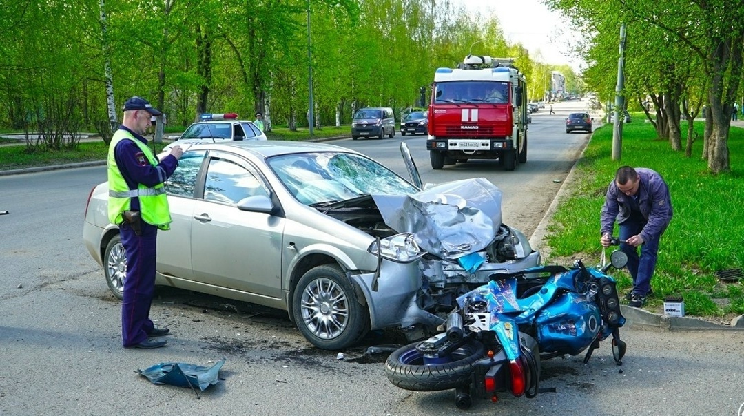 Мотоциклист, помни - когда ты останавливаешься, чтобы помочь, особенно двухколёсному, ты должен знать прописные истины, чтобы не навредить!