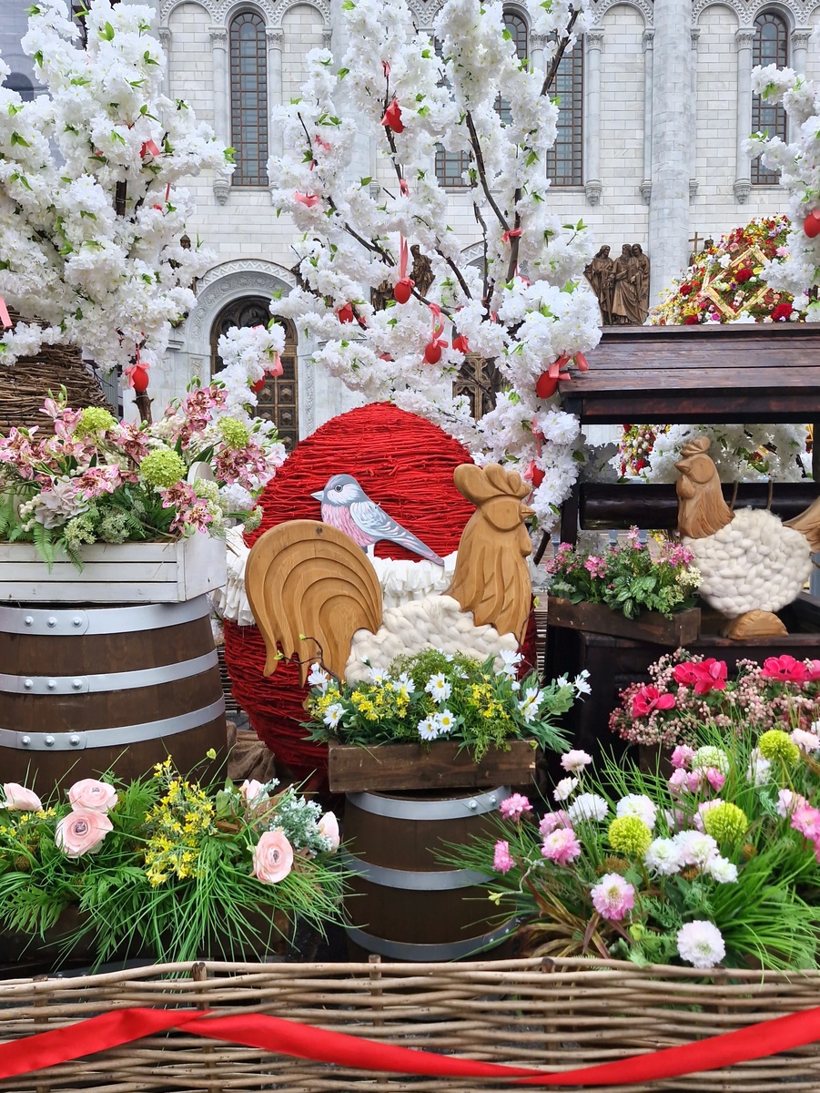 У Храма Христа Спасителя