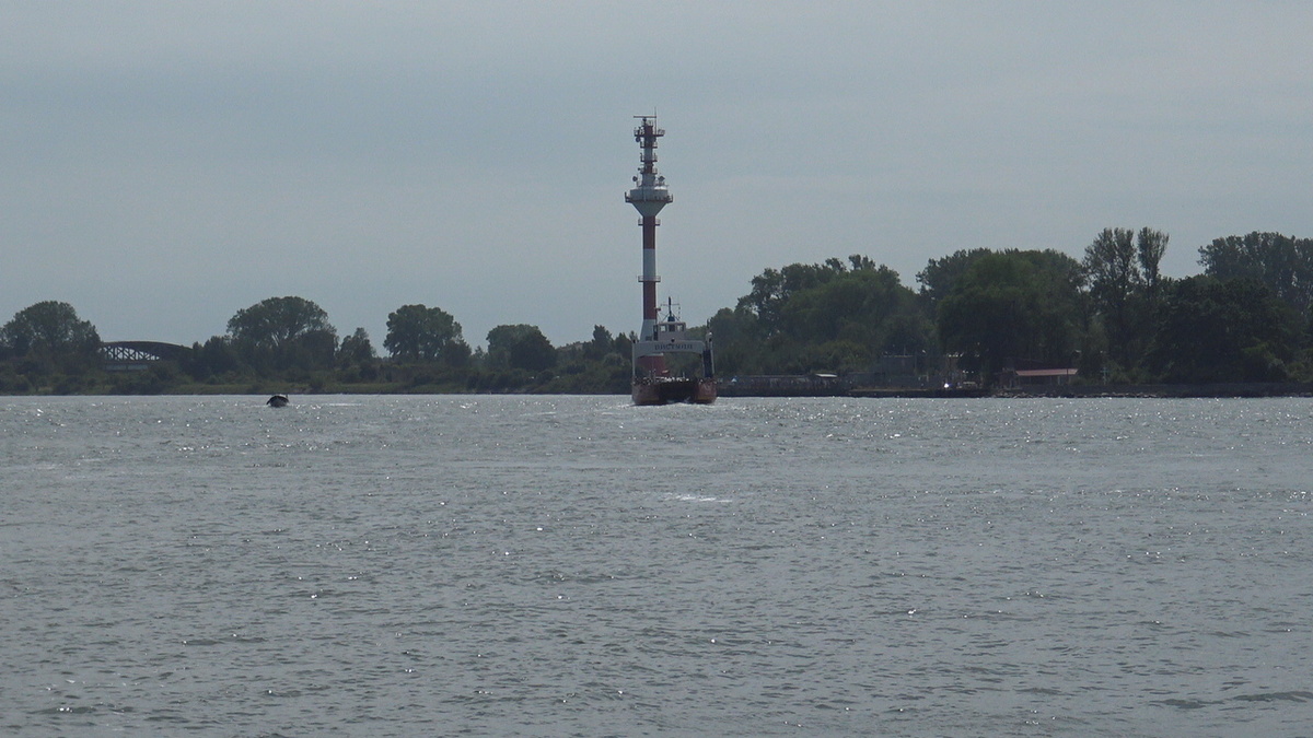 Башня упраления движением судов по проливу и паром