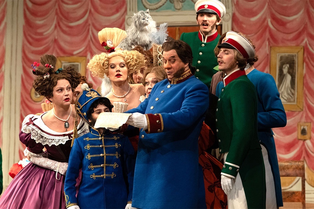    "Ревизор" в афише гастролей не случаен: впервые пьесу поставили на сцене Александринки 190 лет назад. / Фото: Святослав Акимов